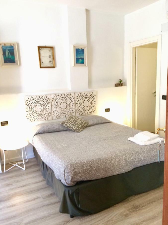 Отель Sulla Via Delle Cinque Terre Специя Экстерьер фото