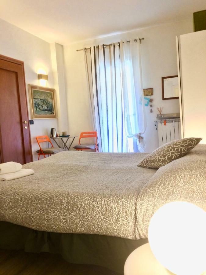 Отель Sulla Via Delle Cinque Terre Специя Экстерьер фото