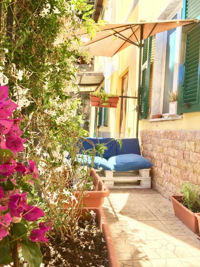 Отель Sulla Via Delle Cinque Terre Специя Экстерьер фото